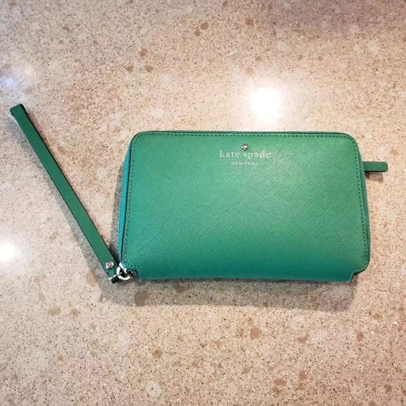 kate spade Handbags - Kate Spade Wristlet